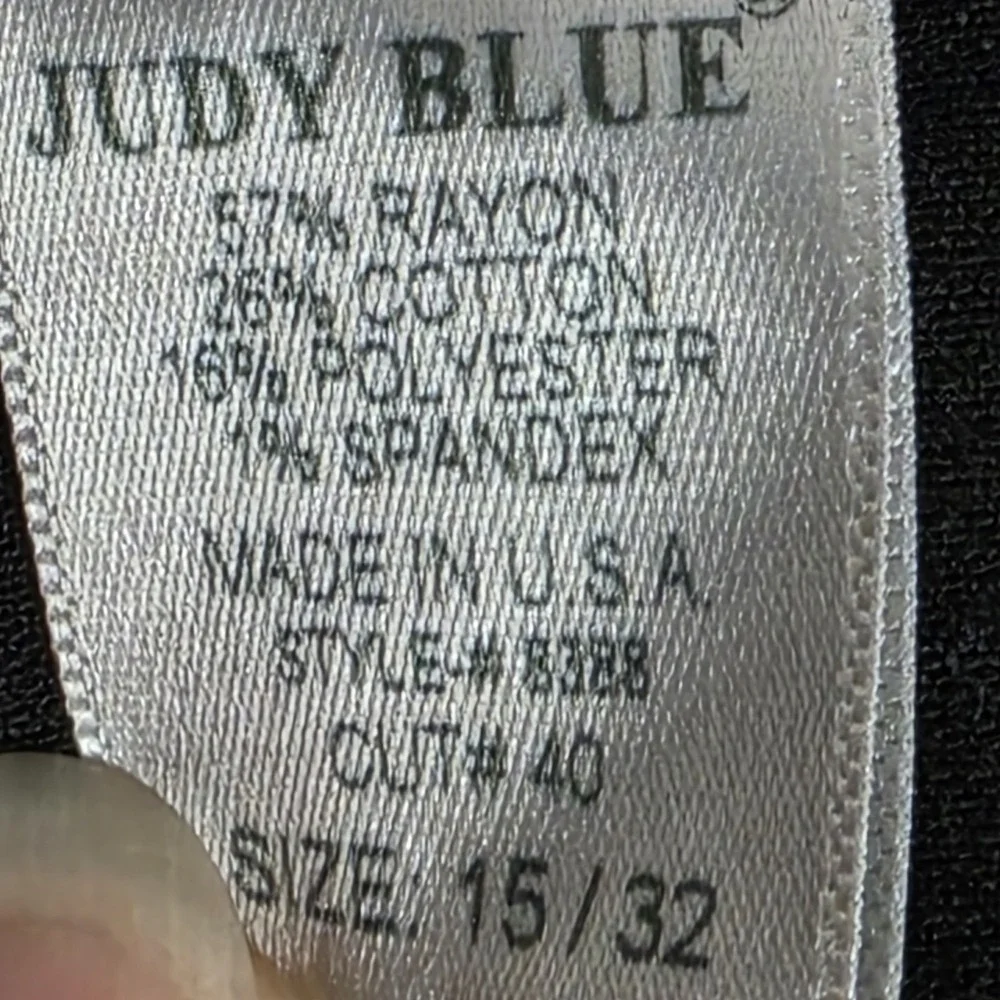 Judy Blue Los Angeles Black Raw Hems Size 15/32